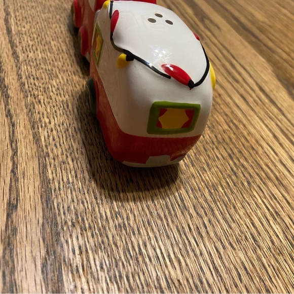 Christmas Car and Trailer Salt and Pepper Shakers - Picture 5 of 8